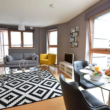 Eclipse - Cabot Circus Apartment *